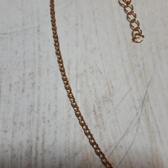 Minimalist Hammered Gold Disk Pendant Necklace - Picture 6 of 7